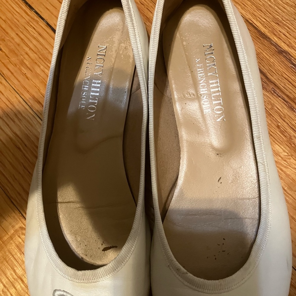 White flats - Picture 4 of 4